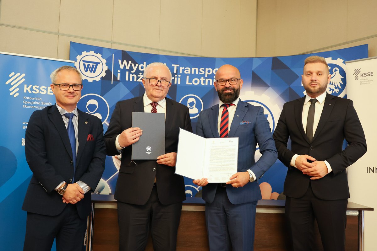 KatowickaSSE's tweet photo. 👉W katowickim kampusie @polsl_pl Prezes #KSSE dr @MichalekJanusz i Zastępca Prezesa #KSEE @BartomiejKowal2 podpisali dziś list intencyjny z Wydziałem Transportu i Inżynierii Lotniczej. Dzięki temu działaniu zainaugurowano powstanie Klubu Innowatora #KSSE przy ww. wydziale. https://t.co/MNRFAiLgia