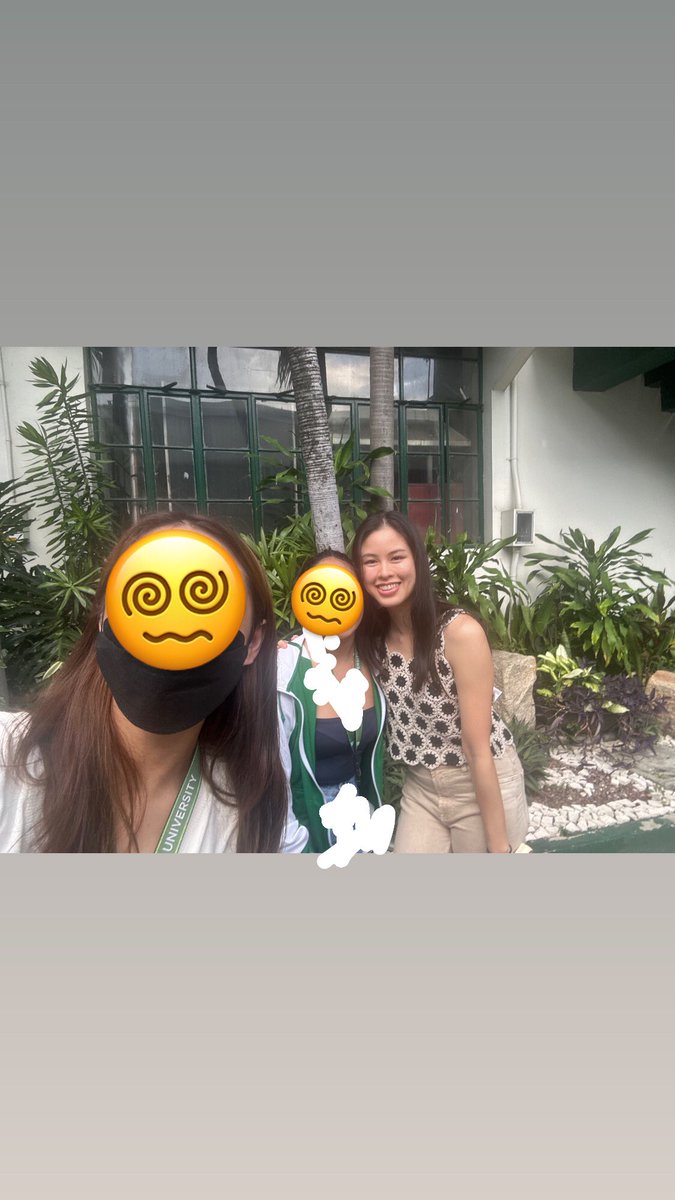 Izabadidea's tweet photo. Blurrr stuff out but finally saw kisses delavin in campus i wanna cry T~T I barely fan girl pero exemptions for my fave girlieee https://t.co/ViFyEjUFgm