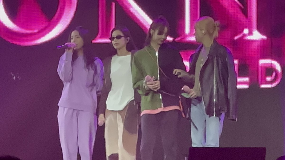 blackpinkbabo's tweet photo. BLACKPINK IN SYDNEY 🩷 https://t.co/RXCcGMYBMW