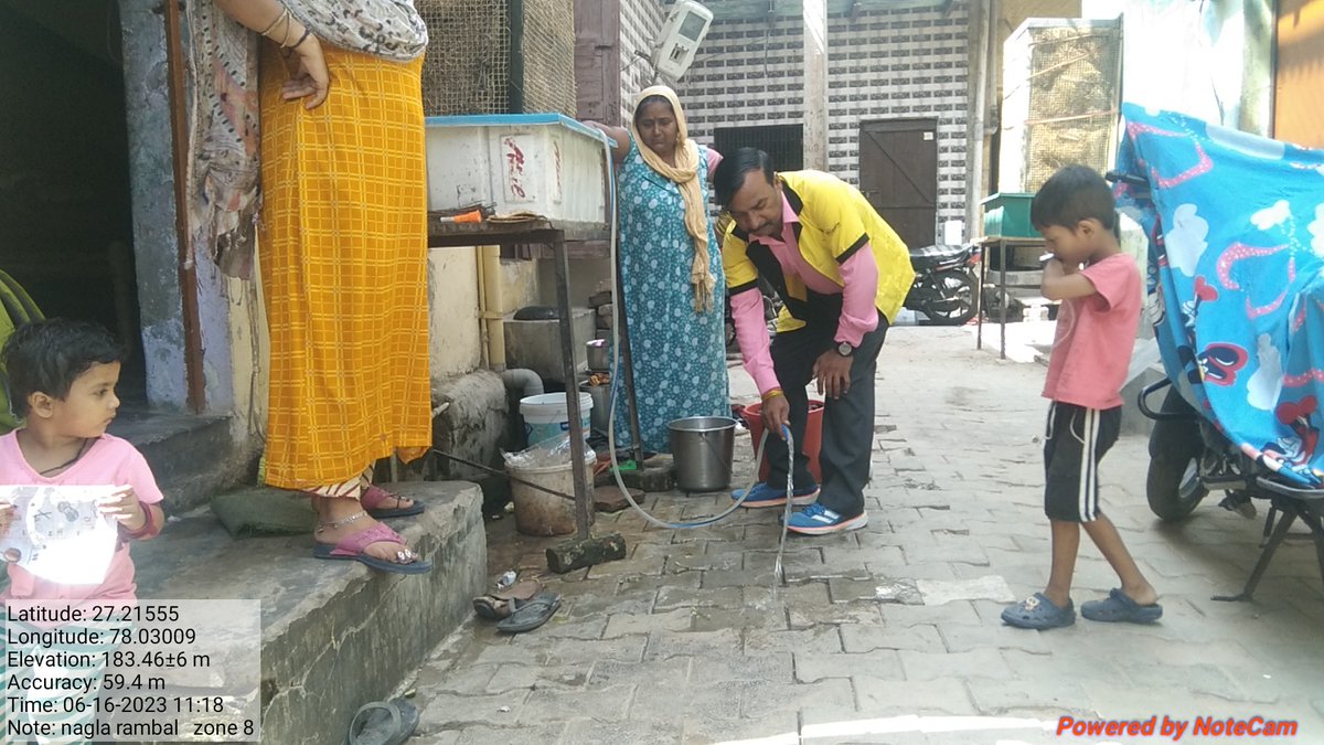 Amitsharma2554's tweet image. एंबेड परियोजना के तहत आगरा के नगला रामबल बस्ती में लोगों के कूलर में लारवा पाए जाने पर सफाई कराई एवं पास की पुलिस चौकी में पुलिस विभाग के लोगों को डेंगू मलेरिया के बारे में जागरूक किया। #FHI #EMBED #dengu #malaria