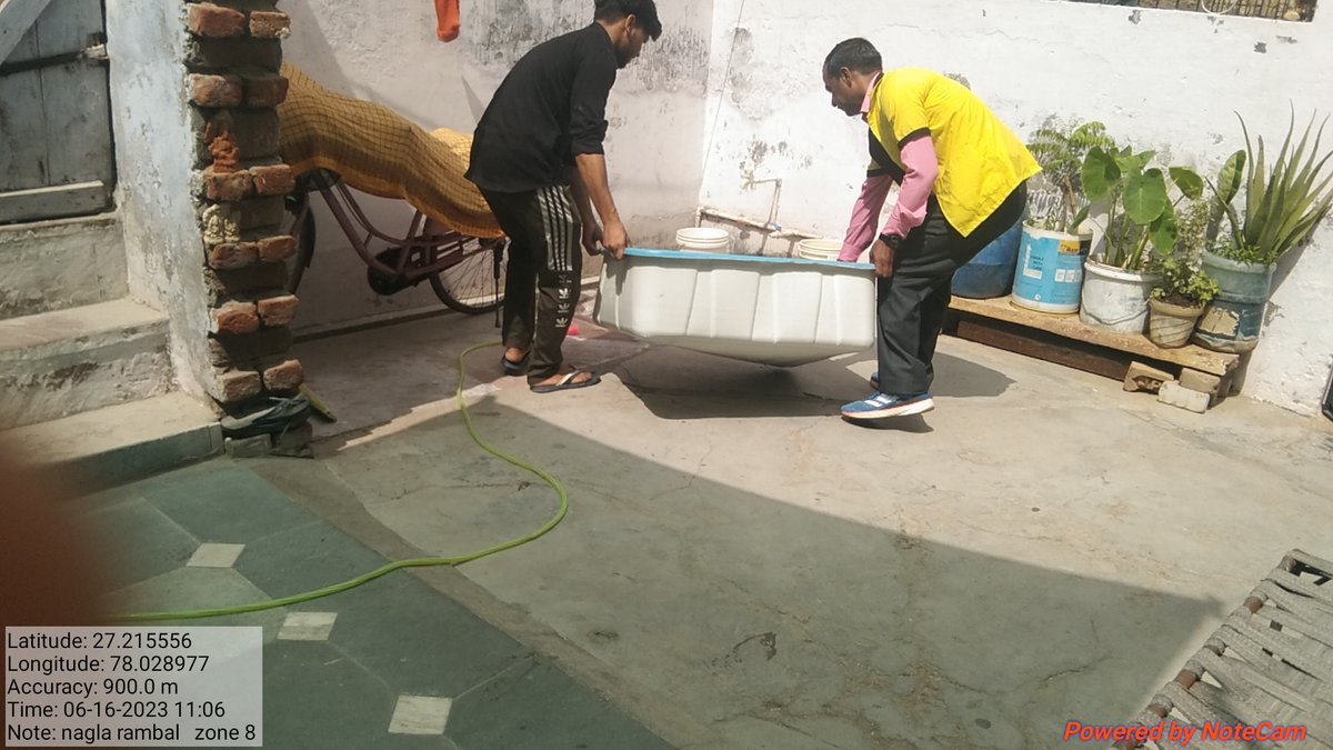 Amitsharma2554's tweet image. एंबेड परियोजना के तहत आगरा के नगला रामबल बस्ती में लोगों के कूलर में लारवा पाए जाने पर सफाई कराई एवं पास की पुलिस चौकी में पुलिस विभाग के लोगों को डेंगू मलेरिया के बारे में जागरूक किया। #FHI #EMBED #dengu #malaria