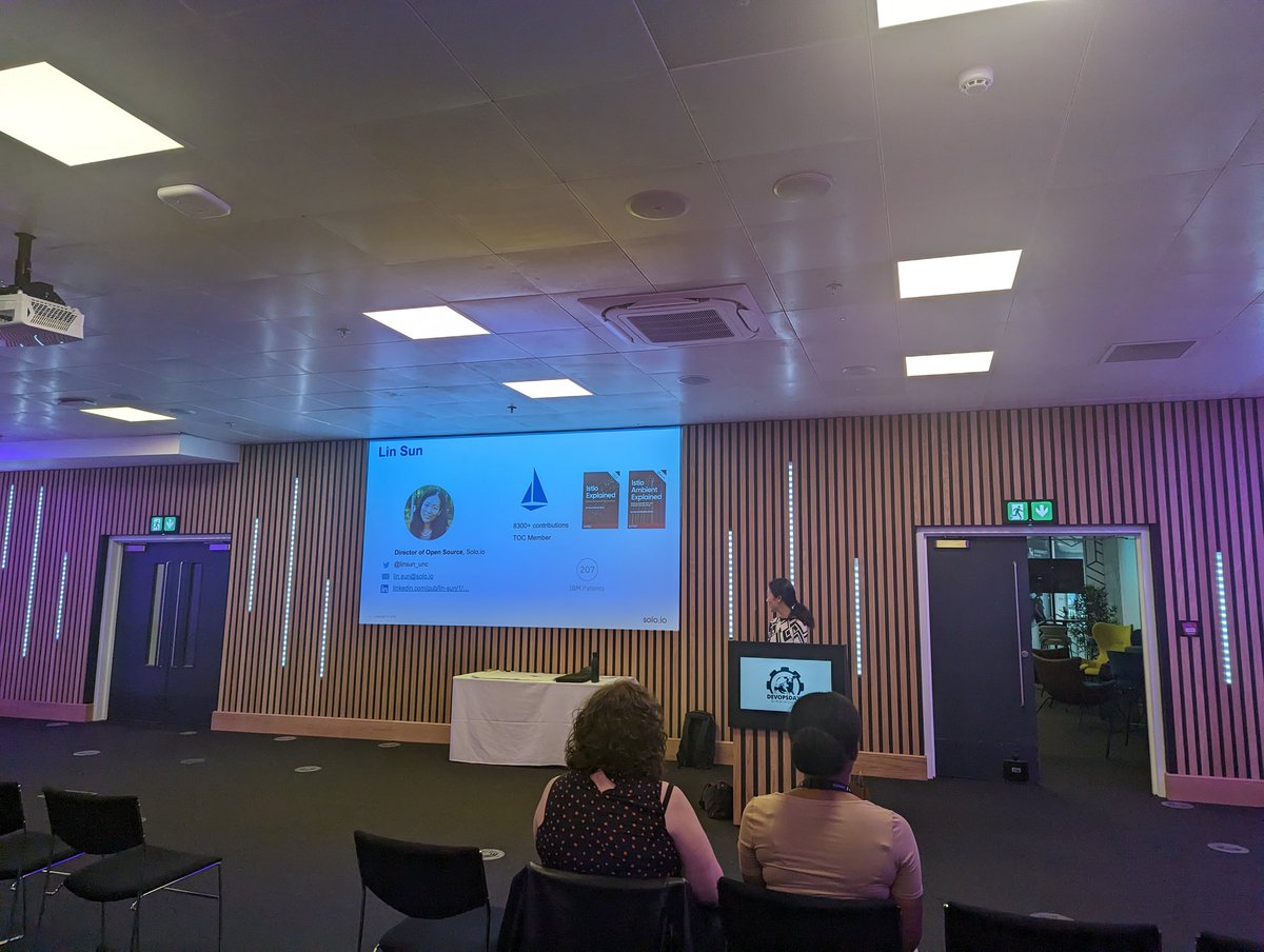 devopsdaysbrum's tweet image. Lin from solo teaching us about istio service mesh