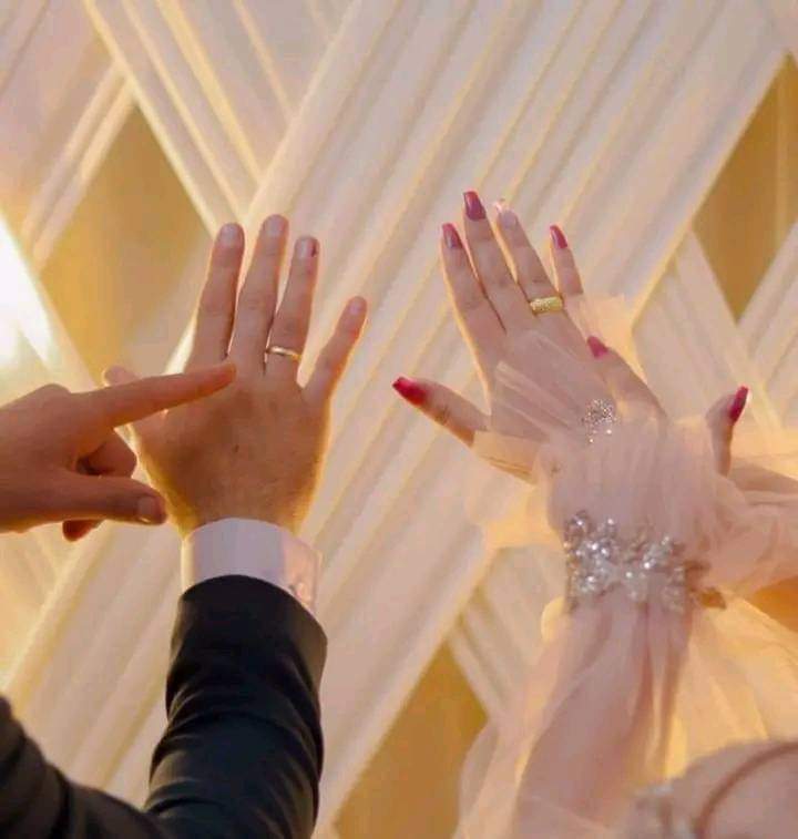 ماذا لو جبَركَ اللّٰه في العشرِ ذو الحجة
وكانَ العيدُ عيدين .!! ☁♥️