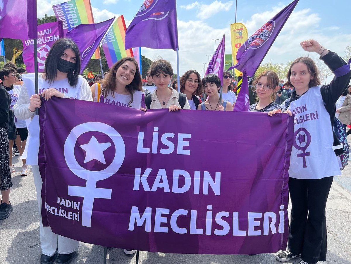 Fidan Ataselim (@fidanataselim) on Twitter photo Sevgili <a href="/LiseKad/">Lise Kadın Meclisleri</a> Meclisleri üyesi genç feministler ve üniversiteye hazırlanan tüm genç kadınlar,
Hafta sonu gireceğiniz sınavda hepinize başarılar dilerim.
Sınavlar hayatınızın sonu değil ama elbette ki idealleriniz için umarım size yeni kapılar da açar.
#KarneGünü Sevgili <a href="/LiseKad/">Lise Kadın Meclisleri</a> Meclisleri üyesi genç feministler ve üniversiteye hazırlanan tüm genç kadınlar,
Hafta sonu gireceğiniz sınavda hepinize başarılar dilerim.
Sınavlar hayatınızın sonu değil ama elbette ki idealleriniz için umarım size yeni kapılar da açar.
#KarneGünü