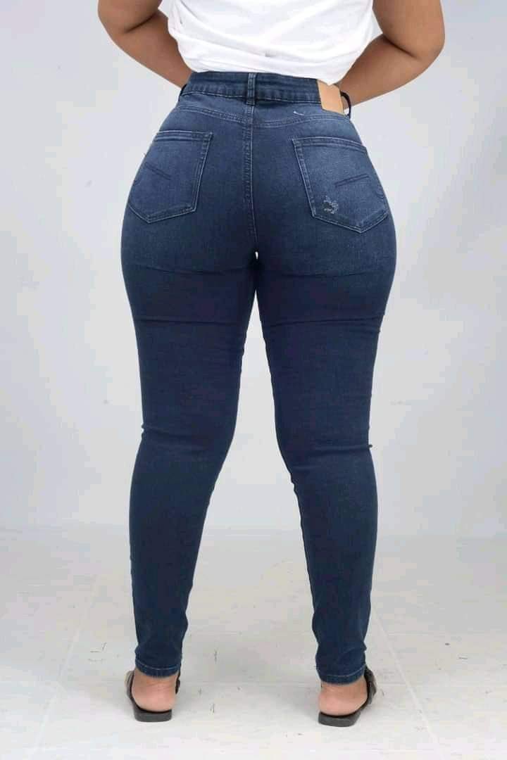 Ladies drop a pic of you in Jeans 👖 🤩