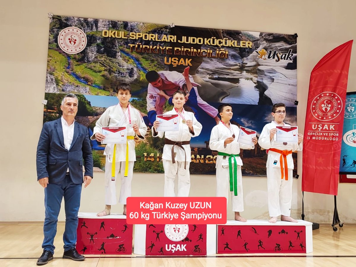 Okulumuz 6/C sınıfı öğrencisi Kağan Kuzey UZUN judo branşında  Uşak ilinde yapılan müsabakalarda 60 kğ'da  TÜRKİYE ŞAMPİYONU olmuştur.Bu başarısıyla 16,17, 18 Haziran tarihlerinde Romanya'da Balkan Şampiyonasında ülkemizi temsil edecektir.Öğrencimizi ve antrenörünü tebrik ederiz.