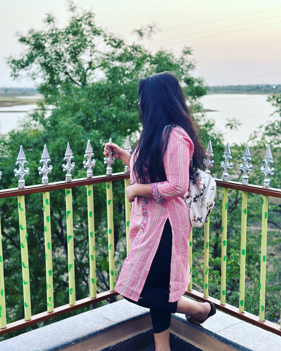 उनसे पूछो दर्द रस्तों का ..
जिनके पापा ज़िंदगी के बीच सफ़र में ही बिछड़ गये हो !