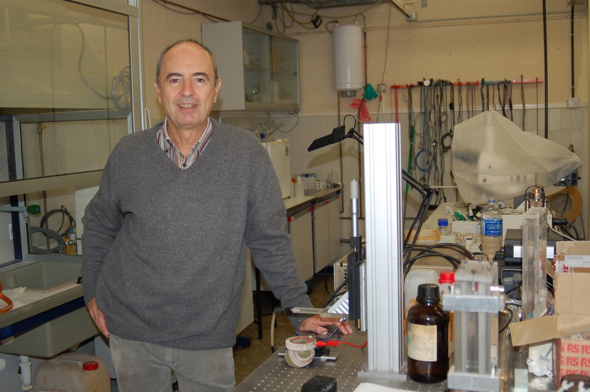 Tenemos el inmenso placer de anunciaros que nuestro compañero Alberto Pérez Izquierdo ha recibido el Premio a la Divulgación Científica de la <a href="/unisevilla/">Universidad de Sevilla</a>.
Todos los que conocemos a Alberto sabemos que no hay nadie que lo merezca más.
¡Enhorabuena Alberto!
investigacion.us.es/noticias/5582