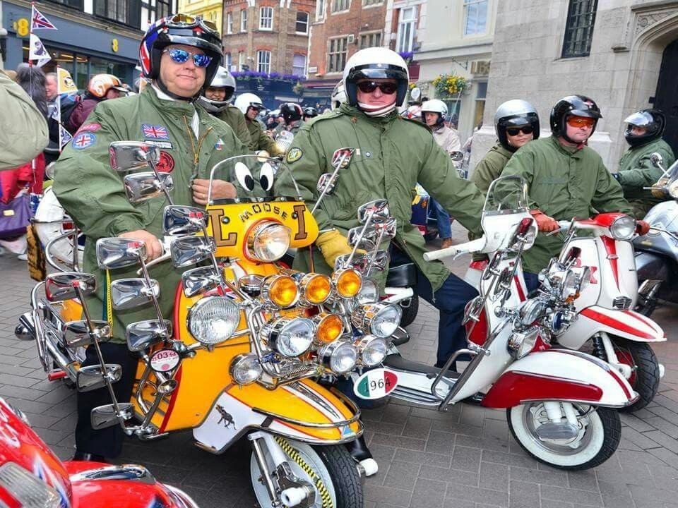 #wearethemods #thankgoditsfriday #saferiding wherever you go this #weekend 🛵🛵🛵