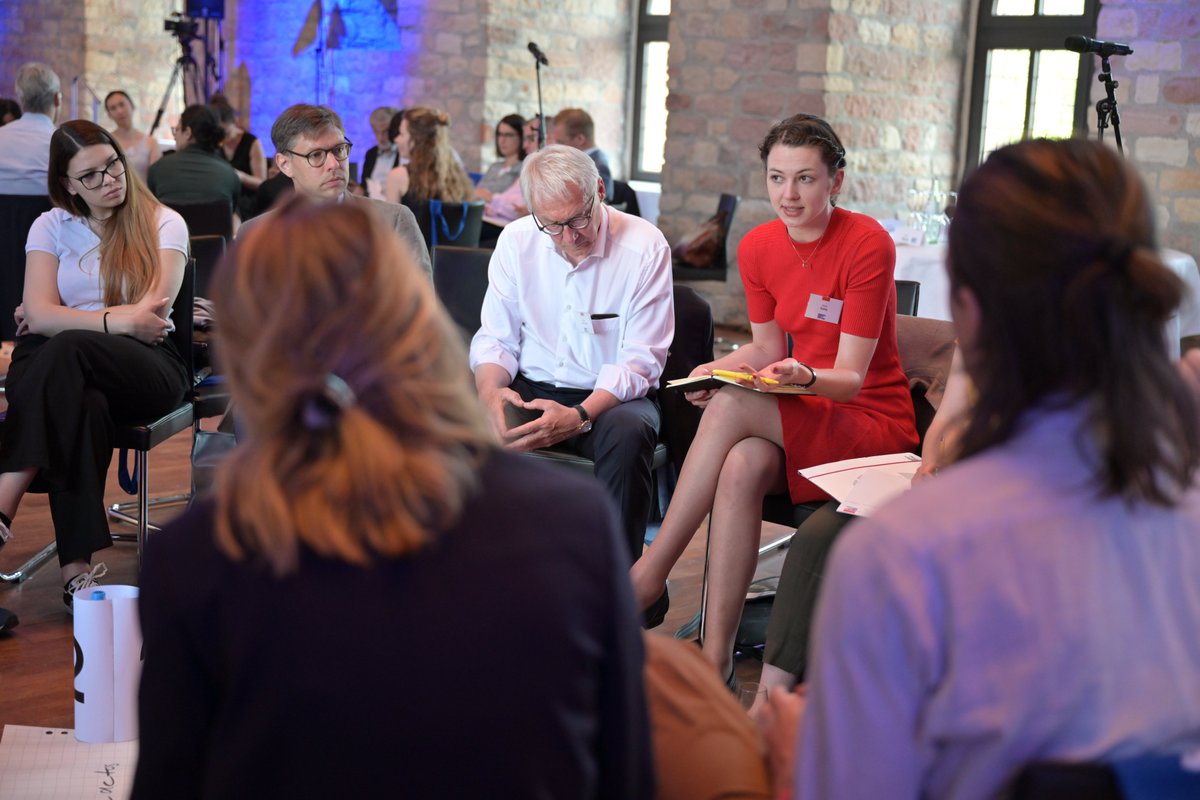 FES_Democracy's tweet photo. Day 2 at #Hambach #Democracy Dialogue starts off with the economy-democracy-nexus:
The many current and recent crises are strongly reinforcing peopleโs existing fears about their economic future. How does this affect democratic #participation?
#HDD23 https://t.co/geRdXUKxxX