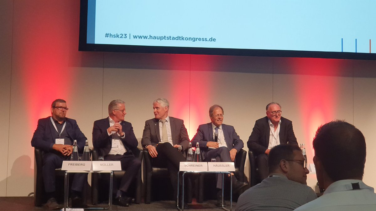 Ambulantisierung als Allheilmittel? #hsk23 Prof. Häusler @IGES_Forschung kritisiert, dass statt über Inhalte der (regionalen) Versorgung über Level Ii-Strukuren debattiert wird.