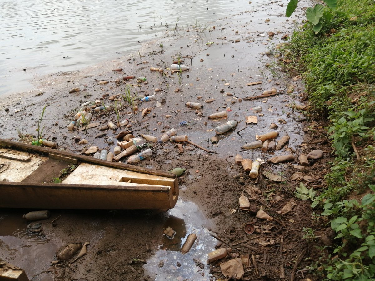 #LakeVictoria, once a source of life and prosperity, is suffocating under a mounting wave of #plastic pollution. We can no longer stand idle. @sodzofdn we continue to use innovative projects like @lawuna256 to curb this menace. @kyamageroandrew @DailyMonitor  @ntvuganda @nemaug