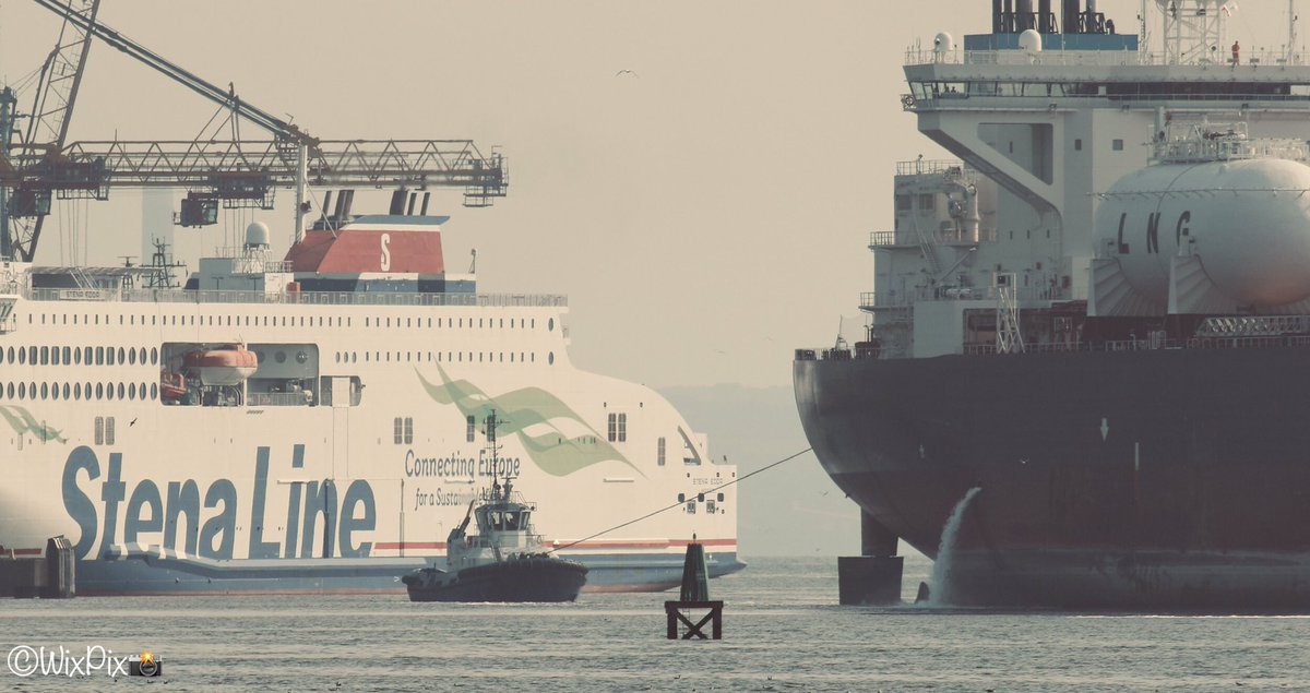 WixpixRob's tweet photo. Hey @HarlandWolffplc
🤔 have you got the space for a little tanker 😉
#CurrentSpirit heading for the dry dock…
with a little help from some friends… https://t.co/vz7rF1CJId
