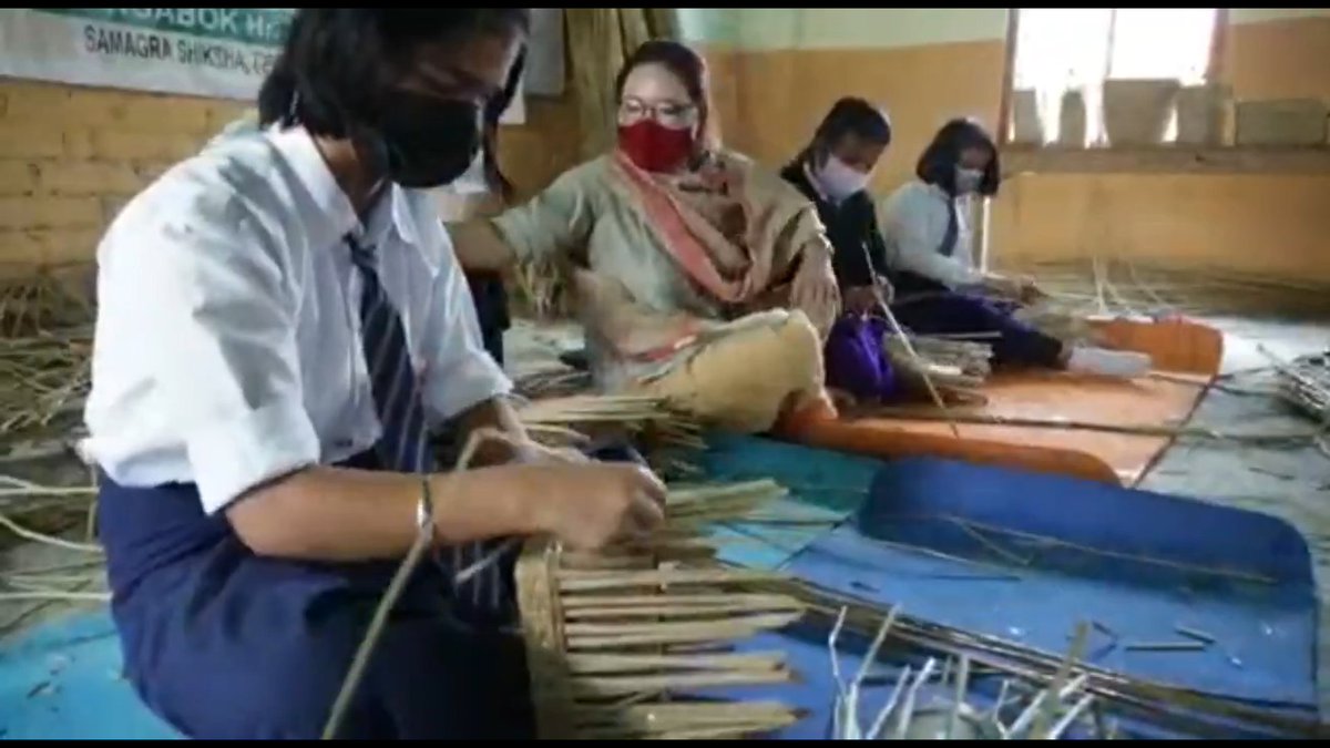 ShikshaLokam's tweet photo. Children in #Meghlaya handcrafted some multi-purpose, #ecofriendly #baskets made out of bamboo straw. The project focused on helping children hone their skills is an apt example of using the #microimprovement approach for students #overalldevelopment-https://t.co/YvMqDMlBAx https://t.co/OzEVB9w6rm