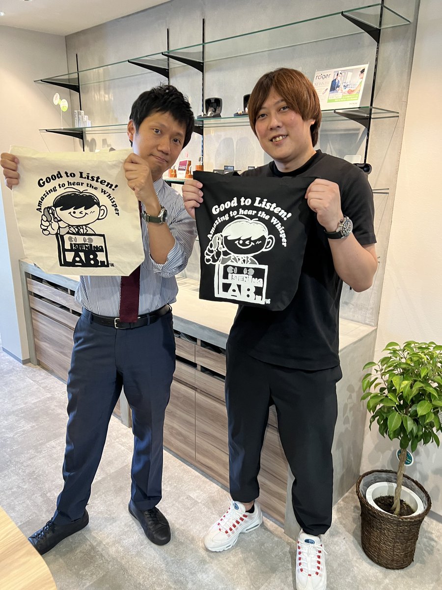 eear_takuya's tweet photo. e☆イヤホン大阪日本橋本店から、心斎橋に移転した「リスニングラボ」さんに、新店舗オープンのご挨拶に伺いました！
新しい店舗はとても綺麗で、落ち着いた雰囲気でした！

イヤモニ用のインプレッション(耳型)採取はもちろん、補聴器のご相談やご注文も！
関西にお住まいの方はぜひご利用ください。

大阪補聴器 リスニングラボ　心斎橋
〒542-0081 大阪市中央区南船場３丁目12-25
TEL:06-6252-3333
https://t.co/fAPGLfeic3