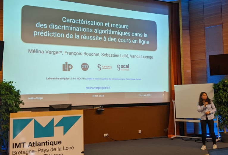Mélina Verger présente son papier  "Caractérisation et mesure des discriminations algorithmiques dans la prédiction de la réussite à des cours en ligne" à la conférence #EIAH2023
@fbouchet <a href="/VandaLuengo/">vanda luengo</a>
<a href="/LIP6_lab/">LIP6</a>