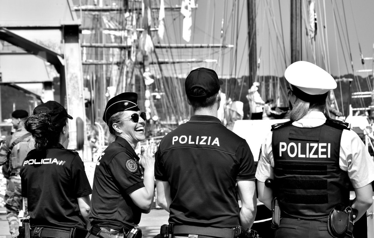 [#VendrediPhoto]
#unitesgppolice 76
#policiers 
#Armada2023 
un Visage, un Sourire, la Fraternité Européenne 🤝🇪🇸🇫🇷🇮🇹🇧🇪🤝