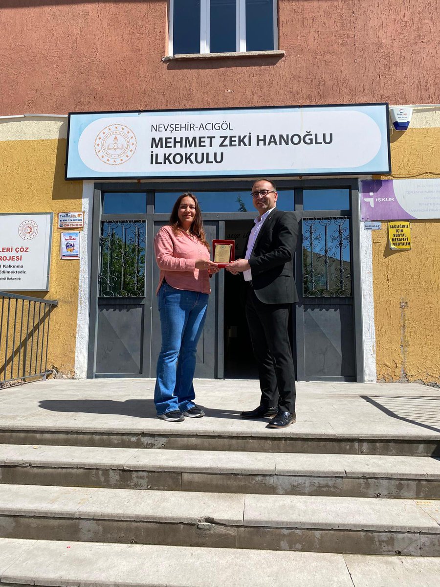 2022-2023 Eğitim-Öğretim Yılı tamamlandı.
 Tüm arkadaşlrımızı verdikleri emek ve çalışmaları için tebrik ediyorum.2015 yılından bu yana okulumuzda görev yapan ve gelecek yıl aramızdan ayrılacak olan Döndü  Yavuzyaşar a verdiği emekleri için de teşekkür ederiz. İyi Tatiller