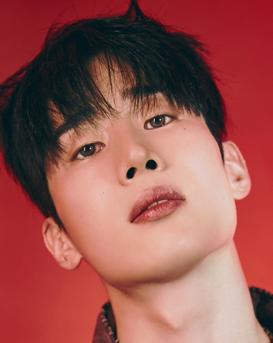 seungwoo in contact lenses >>>