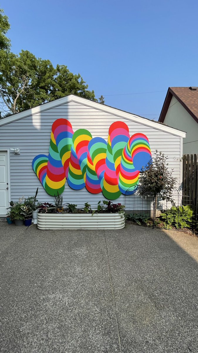 Big squiggle energy!! <a href="/ArtOnBlockchain/">Erick / Snowfro / 🦩 / LAO / #️⃣ / 🔴</a>