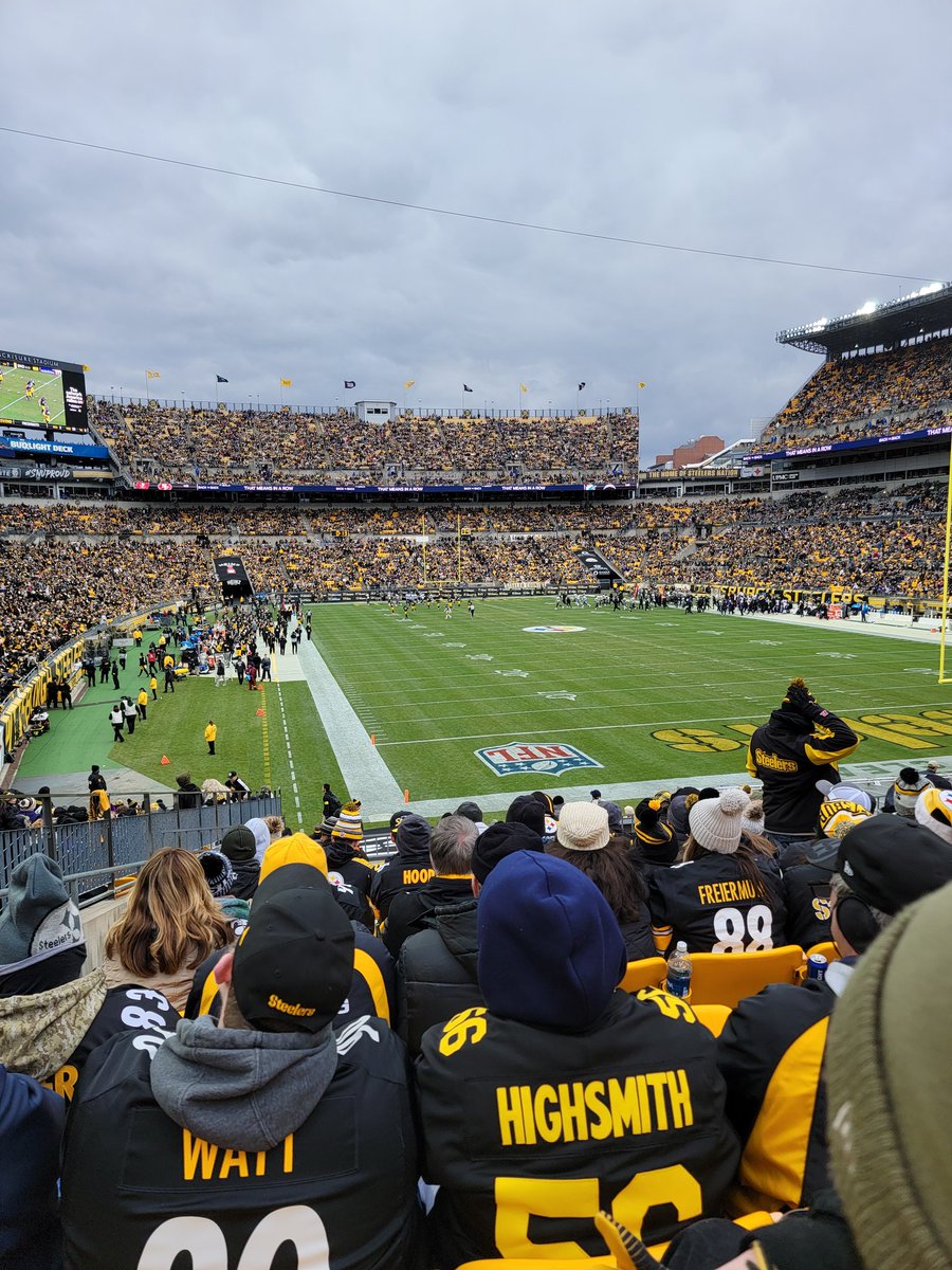 I have 2 tickets for the Pittsburgh Steelers vs Tennessee Titans in Pittsburgh for Thursday Nov 2. Seats are in Section 145 Row K. Get these tickets while I still have them. Message if interested. https://t.co/wzFQ2jROuB