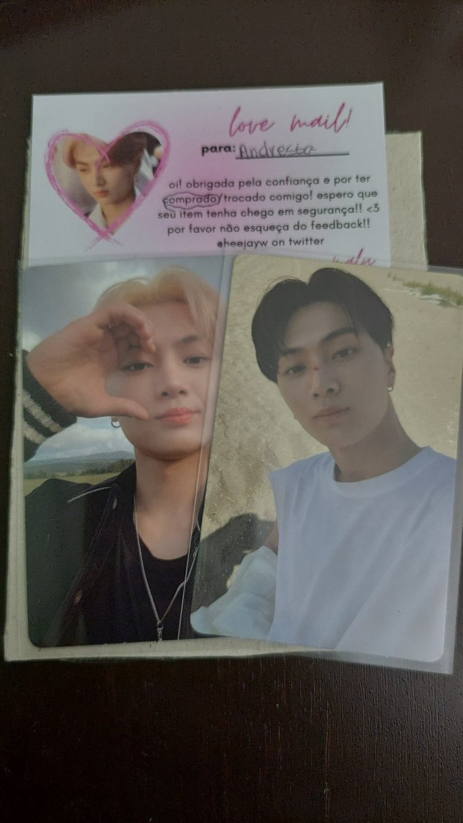 myaluvtxt's tweet image. feedback positivo para  @zb1cardcaptor que me vendeu esses jays coisa mais linda da minha vida, foi tudo super tranquilo, muito obrigada 💗