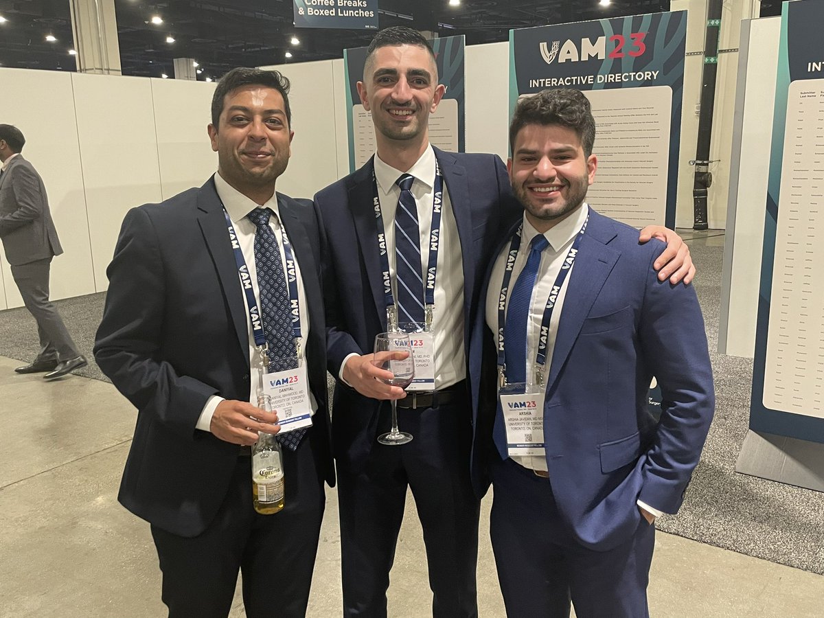 Nice to see our <a href="/UofTVascular/">UofT Vascular Surgery</a> residents dressing alike and wearing the team uniforms at #VAM23
