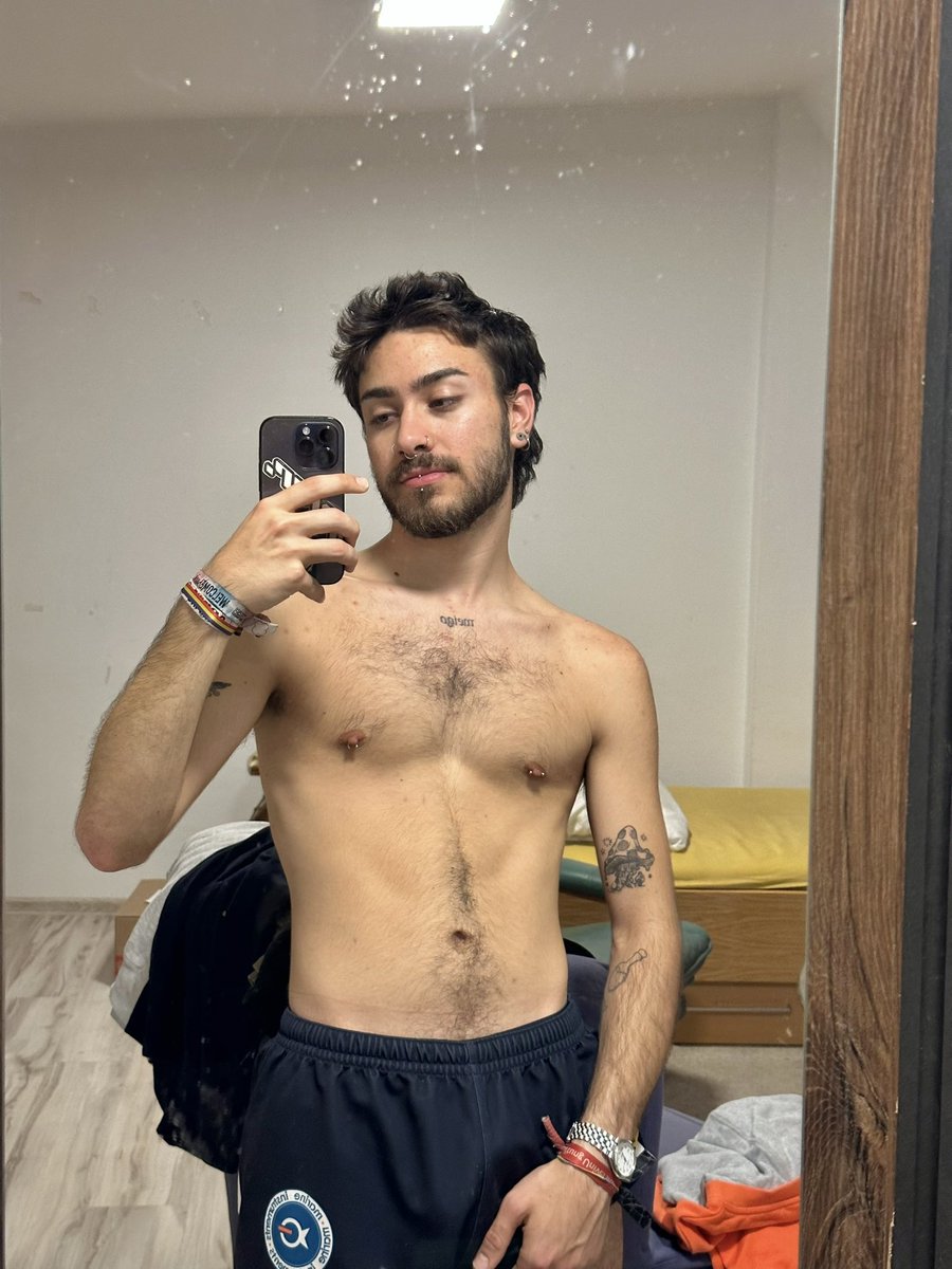 _loganperez's tweet photo. un chico a veces necesita ser una warra https://t.co/qMDCBQdNbR