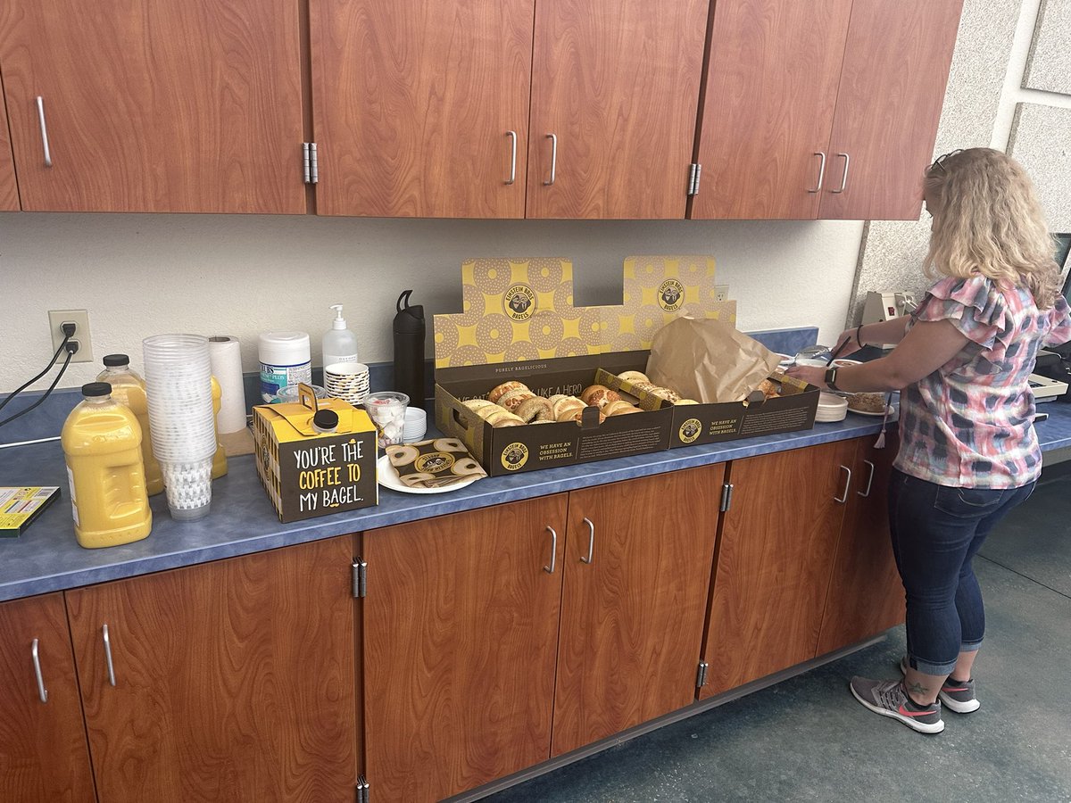 lets_behave's tweet photo. Our Title I schools (plus VBHS) just spent 3 amazing days diving deeper into Tier 1 PBIS. Thanks to @flpbis for facilitating such an amazing training. @IRCSchools #pbisworks @sdirc_ss Thanks to @VBHSNation and @verobeachelem for sponsoring breakfast☺️ https://t.co/Qxf2ApbSfs
