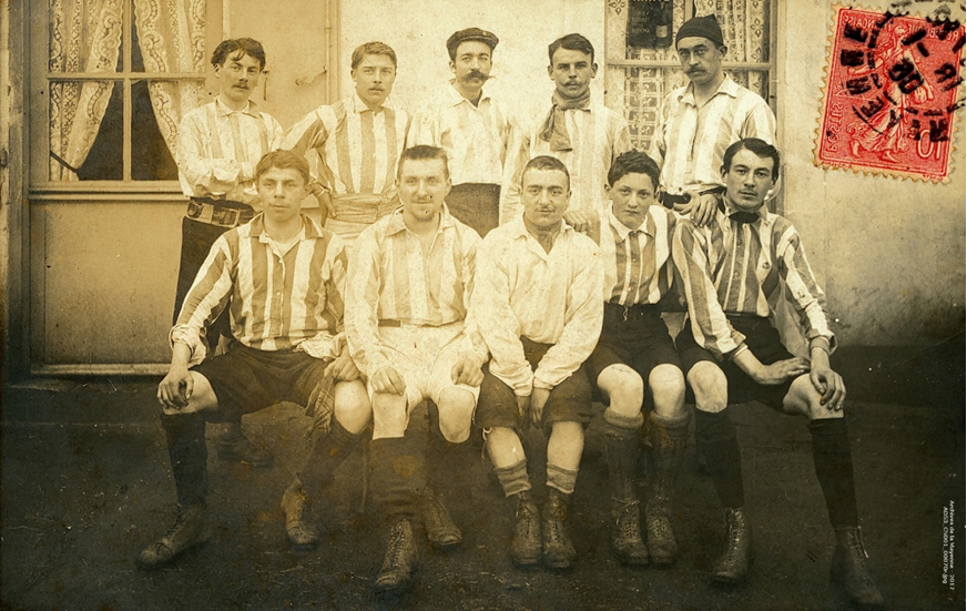stadelavallois's tweet photo. 🎂 Le @stadelavallois fête aujourd'hui ses 1⃣2⃣1⃣ ans !

𝗖𝗼𝗻𝘁𝗶𝗻𝘂𝗼𝗻𝘀 𝗮̀ 𝗲́𝗰𝗿𝗶𝗿𝗲 𝗹'𝗛𝗶𝘀𝘁𝗼𝗶𝗿𝗲 𝗲𝗻𝘀𝗲𝗺𝗯𝗹𝗲 🧡🖤

📷 @SLmuseum53 https://t.co/yDmGGWH4vs