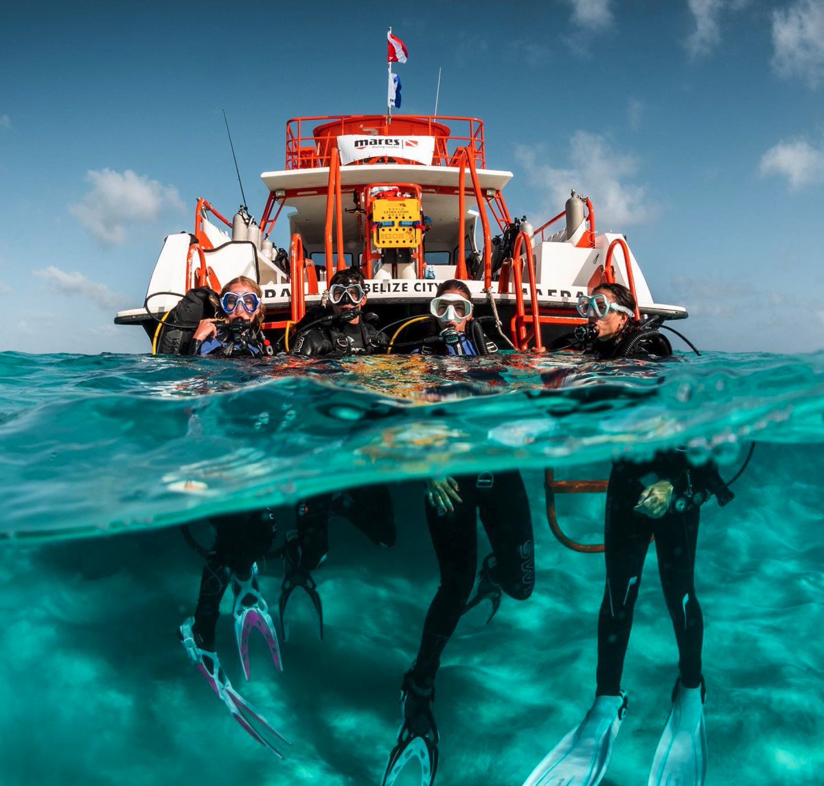 A never-ending #scubadiving feeling 💦 

📸  @predragvuckovic @maresjustaddwater

#wearessi #underwater