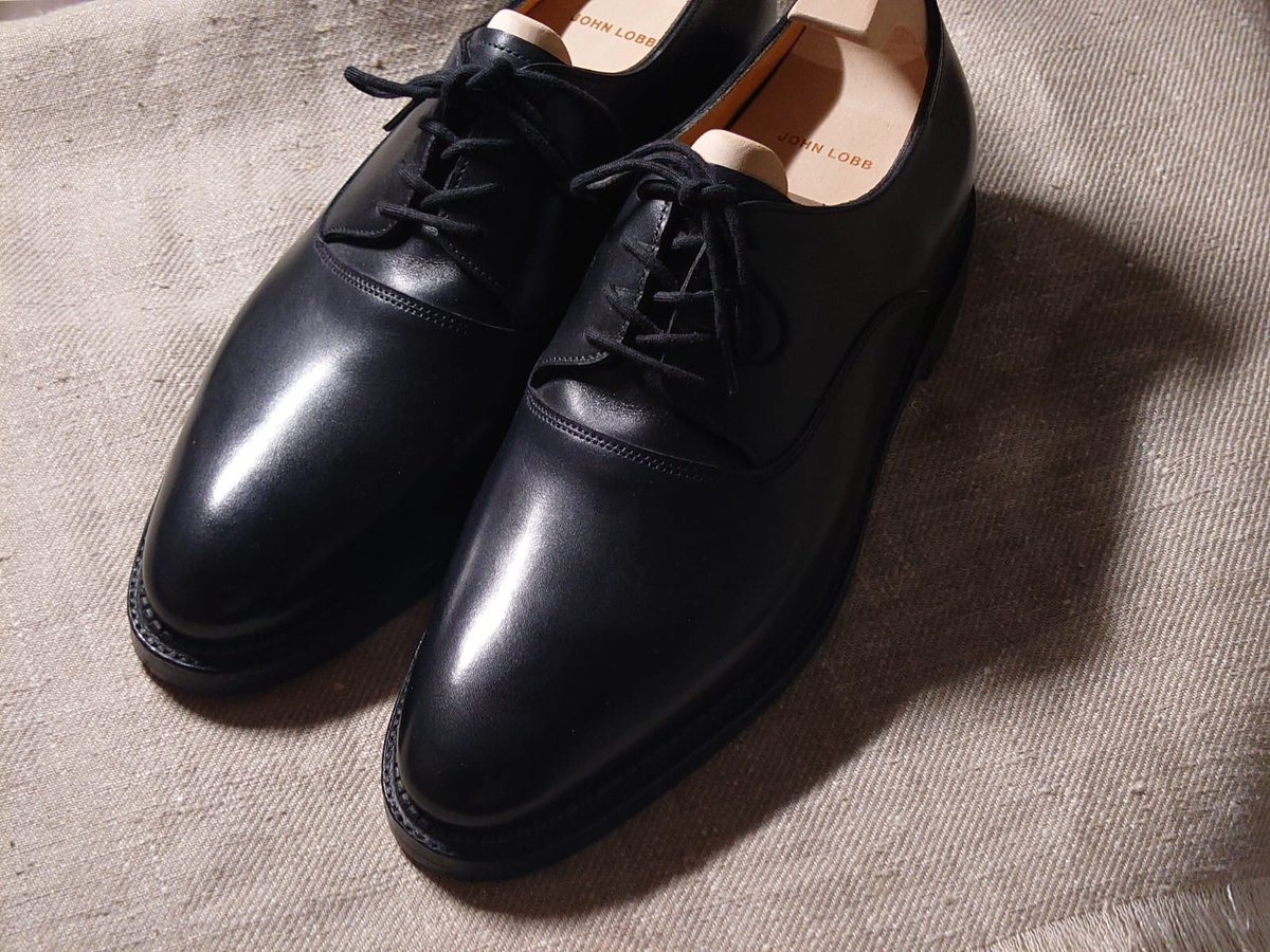 dietrolequinte_'s tweet image. The #ByRequest service offers customers the freedom to create their own unique pair of #JohnLobb handmade shoes or boots, specific to their personal style. Expert advice and guidance is on hand from our teams, ensuring every detail is realised to the customers specification.