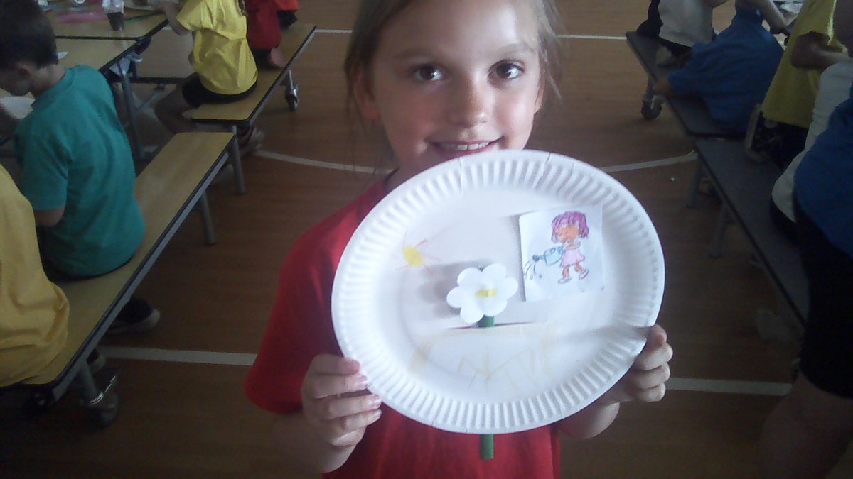 Year 2 had a fantastic visit from Plymouth University researchers. They were able to make their own greenhouse and completed some crafts to show how a plant grows.