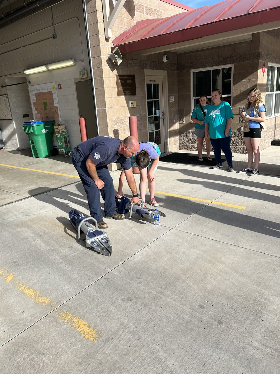 TMFPD's tweet image. We were thrilled to host the Girl Scouts at Station 45 (Sun Valley) and allow the young women to experience being a #FutureFirefighter. Thank you for stopping by!  #TMFR #TGIF 🚒🇺🇸