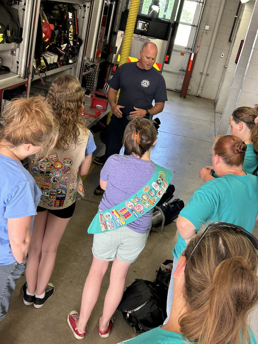 TMFPD's tweet image. We were thrilled to host the Girl Scouts at Station 45 (Sun Valley) and allow the young women to experience being a #FutureFirefighter. Thank you for stopping by!  #TMFR #TGIF 🚒🇺🇸