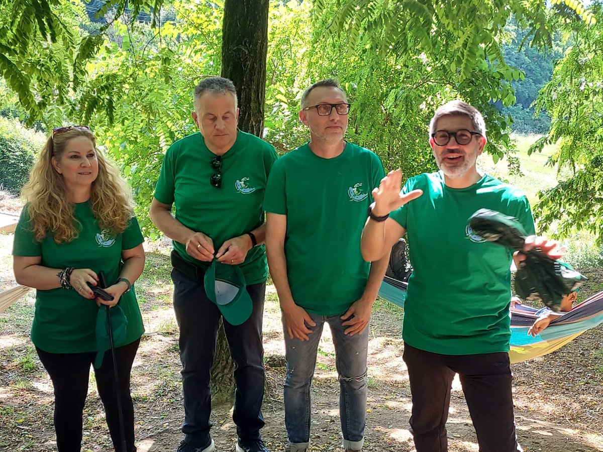 fai_cisl's tweet photo. #FaiBellalItalia 🌱🌎🌊🏞️
Anche in #Veneto arriva la campagna #ecologica #FaiCisl per la cura #ambiente. Oltre cento #volontari, con dirigenti sindacali e rappresentanti istituzionali impegnati nella cura del @ParcoColli #Euganei. #WorldEnvironmentDay 
➡️https://t.co/3PbnJ5JYzz https://t.co/kBTcBdsqpw