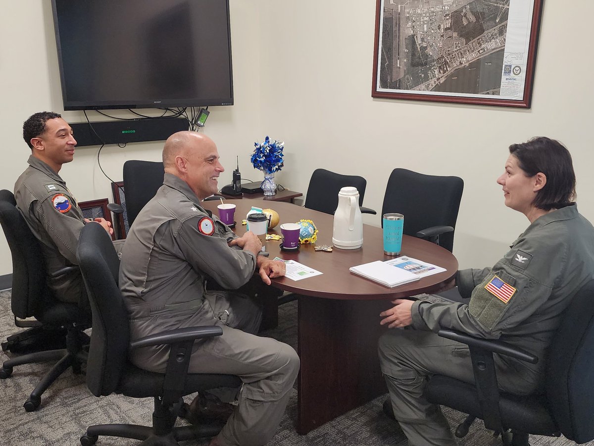 Capt. Lena Kaman met with Rear Adm. Brad Dunham, Commander, Naval Air Force Reserve (CNAFR), this morning on base. CNAFR mans, trains, and equips the Naval Air Force Reserve in order to provide enduring operational support and strategic depth to Navy forces that win in combat. https://t.co/Hw6tYYHGYc