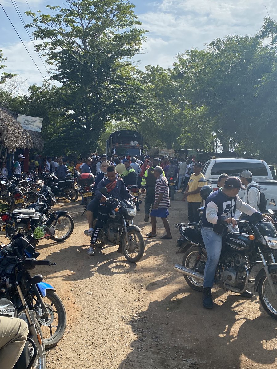 Vía nacional cerrada, Magangue  - Mompox, mal estado de la vía, Paro indefinido. <a href="/InviasOficial/">Invías</a> <a href="/infopresidencia/">Presidencia Colombia 🇨🇴</a> vía de acceso al puente roncador.