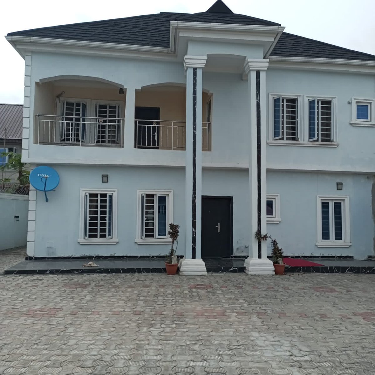 DelzHomes's tweet photo. DISTRESS URGENT SALES. 
Location: Lekki/Epe Expressway
- A 600sqm 
- 4 Bedrooms duplex all ensuit
- A bungalow at the back 
- Survey Receipt
- Deed of Assignment

- The Original Price is N90million 
- Distress Price is N75million
#BlackClover #Extraction2 #studentloans #property https://t.co/S6XLxF4hWQ