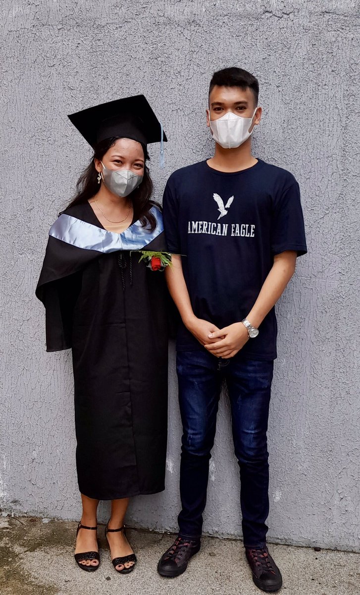 risamiii's tweet photo. 2022 👩🏻‍🎓 - 2023 👨🏻‍🎓  ❤️ https://t.co/ZLSo5ExV8j
