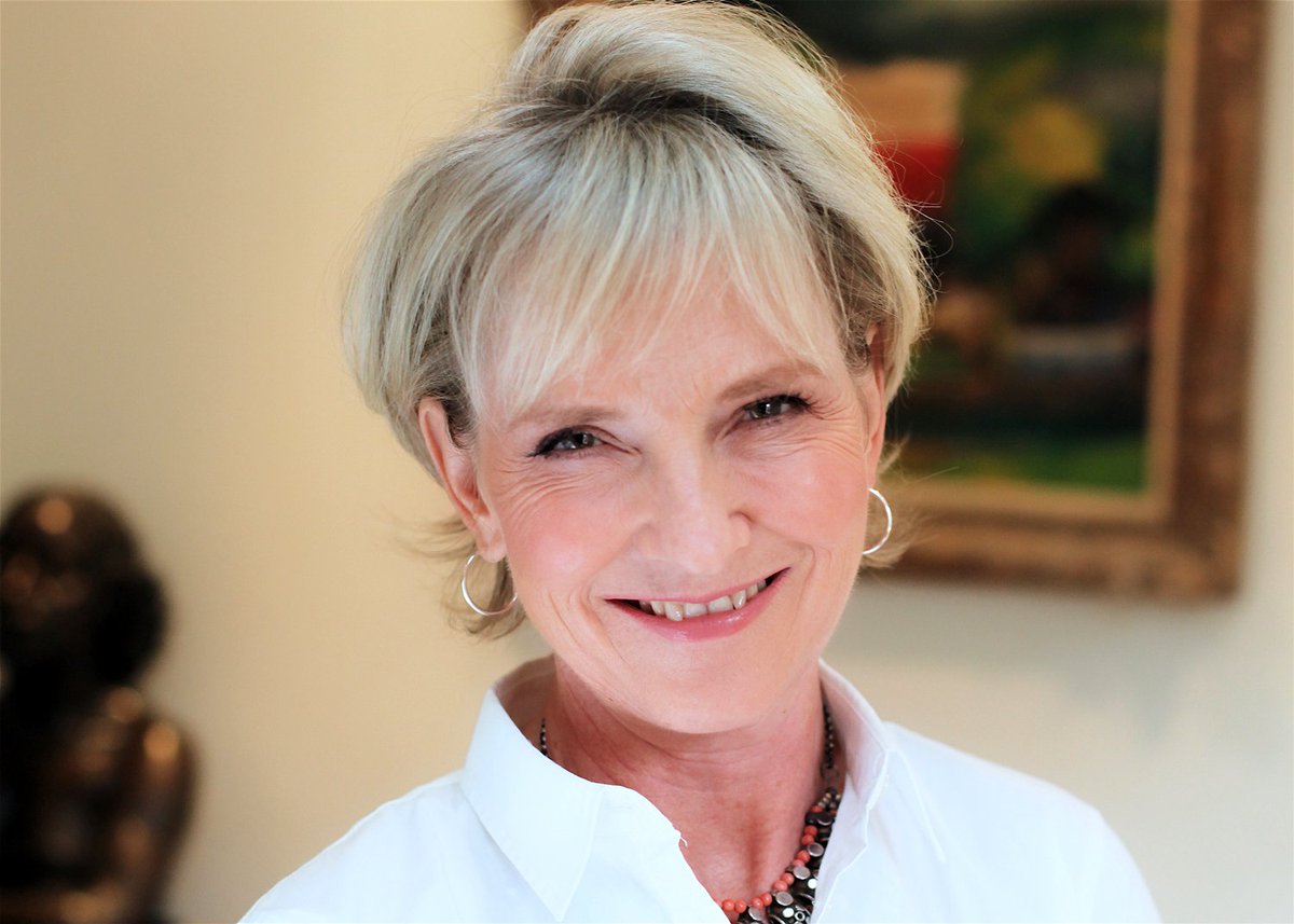 EpsomCollegeUK's tweet photo. The next in our series of Epsom Great Lives, sees Sir Anthony Seldon in conversation with leading psychotherapist, author and bereavement specialist Julia Samuel. 

20 June, 7pm. Register free for the online event: https://t.co/t04WECbTgf https://t.co/Z6iD6FUxF1