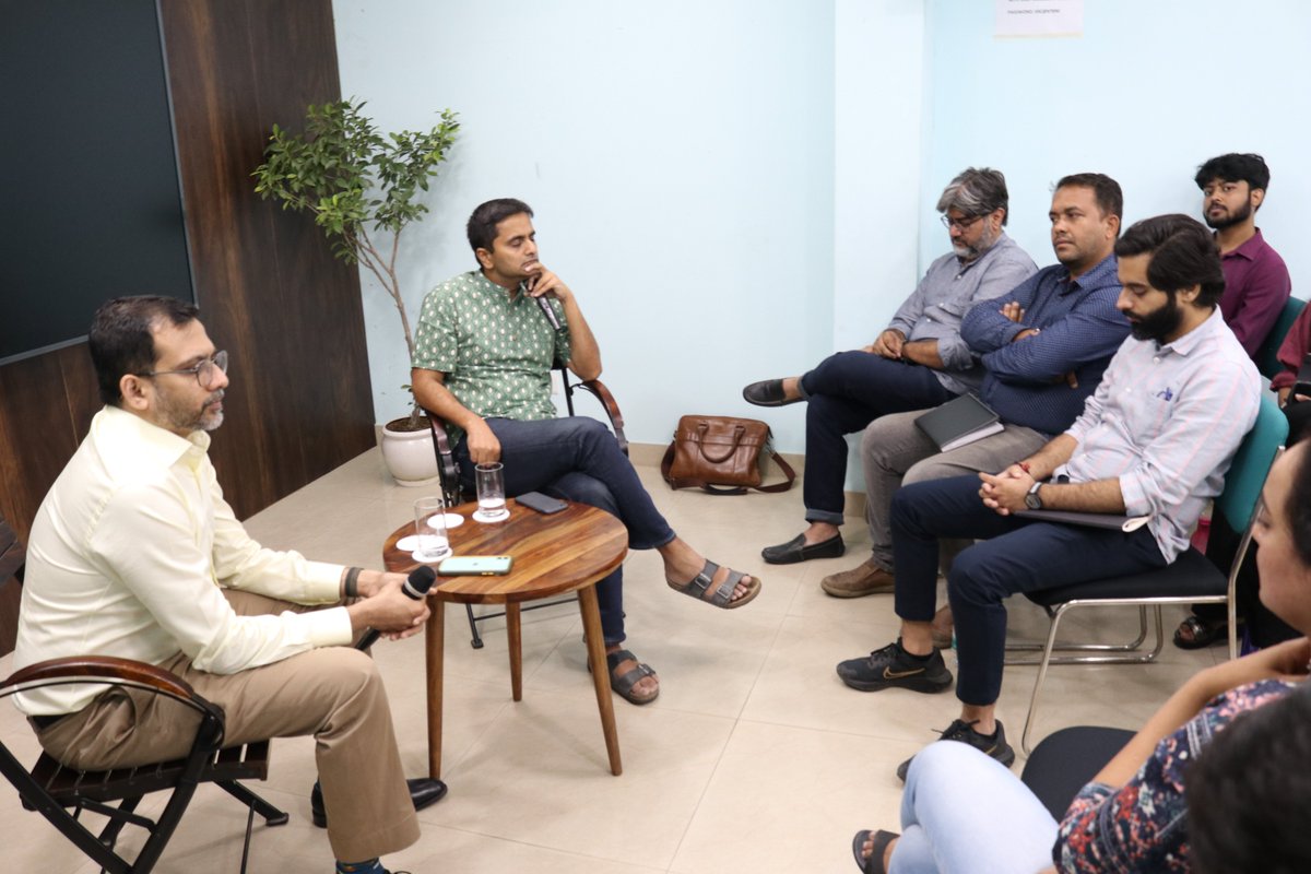 #Sambodhi thrives on the energy of curious minds, driven by a relentless desire to explore.

Here's the cohort engaging in thought-provoking conversations with @ronabraham83.

#BrownBag #Discussion #TeamCollaboration