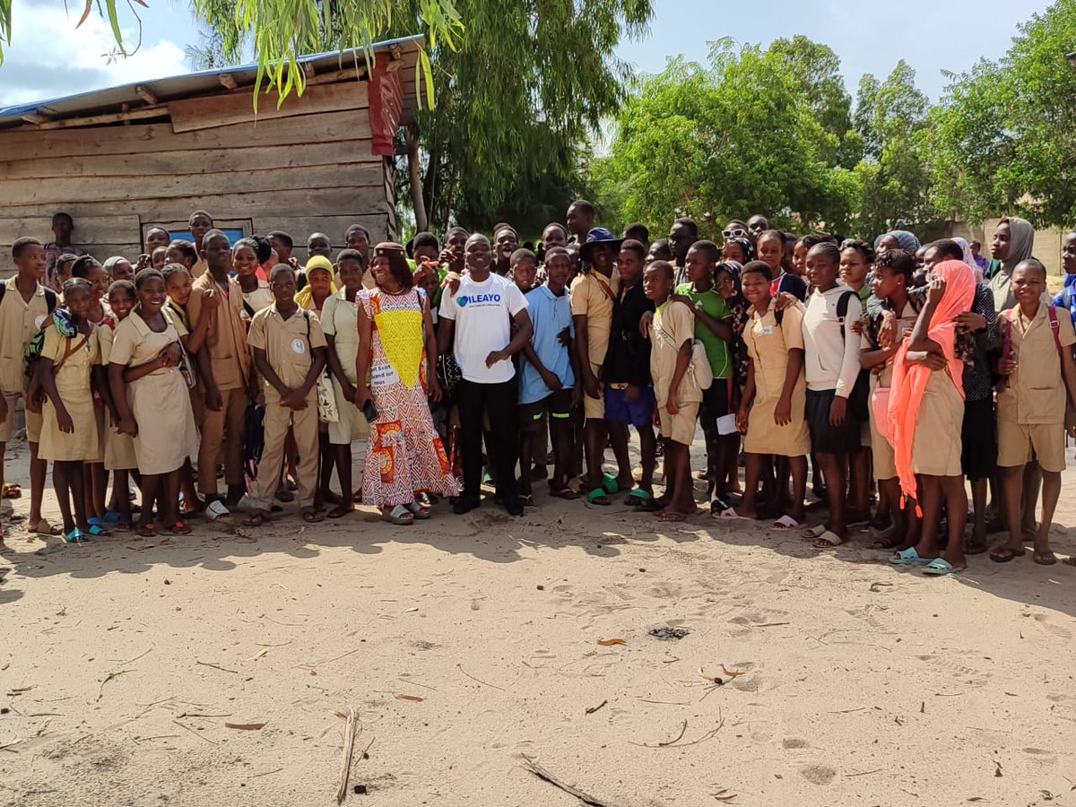ileayo022's tweet photo. "Boost Candidat 2023"
#Ileayo et le Cercle des Amazones pour le Rayonnement de la Commune de Sèmè-Podji #CARCS étaient en tournée le jeudi 09 juin 2023 dans la commune de Sèmè-Podji afin d'aider les élèves à gérer le stress et l'anxiété liés aux examens de fin d'année. https://t.co/o5938ZxWFq