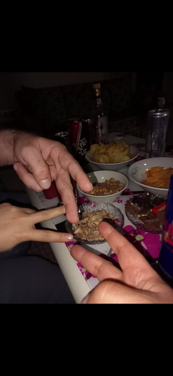 ebruemrecift2's tweet photo. Dostluğun baki olduğu bir geceden hiç bir iyilige yanlış yapılmaz dostça gelene dostça oturup egleniriz RT unutmayın beyler https://t.co/aHYc4ZKVwA