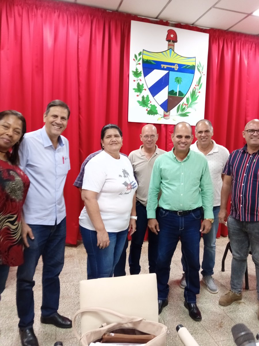 Un equipo de trabajo del CCPCC  felicita a todos los padres cubanos,la fuerza de la victoria y el ejemplo de #Fidel, nos acompañan siempre.
#Artemisa 
#Cuba