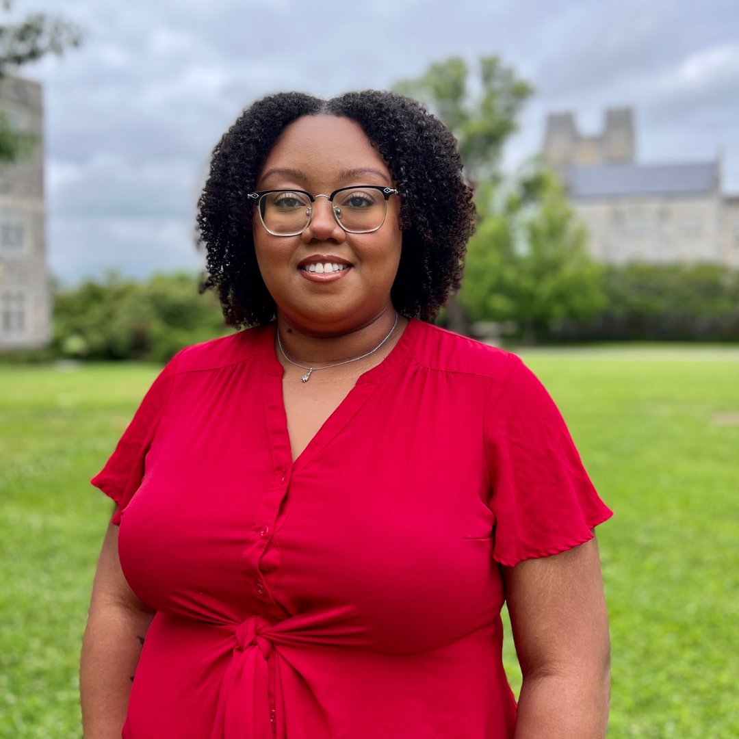 Meet Jazzy! Jazzy Coles is a professional academic advisor who works with our amazing Sociology Department students! She has been an advisor at VT for one year now and loves helping her students get to where they want to be. Her advice for incoming students? To try new things!
