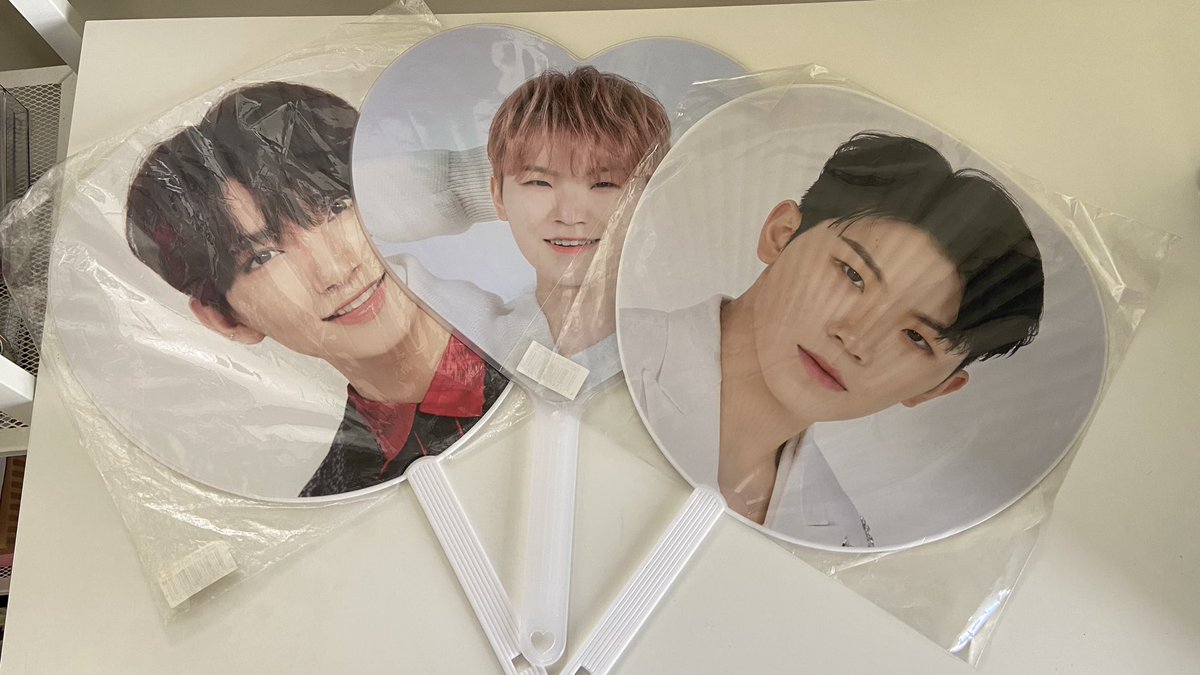 ujimart's tweet photo. wts lfb svt ph | help rt

woozi and joshua picket/uchiwa set ˎˊ˗
    ₱800 + sf

📁 onhand
📁 sold as set ONLY
📁 PAYO
📁 dm to claim

🔅 woozi caratland heart picket , woozi jdt 2020 uchiwa , joshua ideal cut in japan uchiwa https://t.co/RS6pDqRiuj