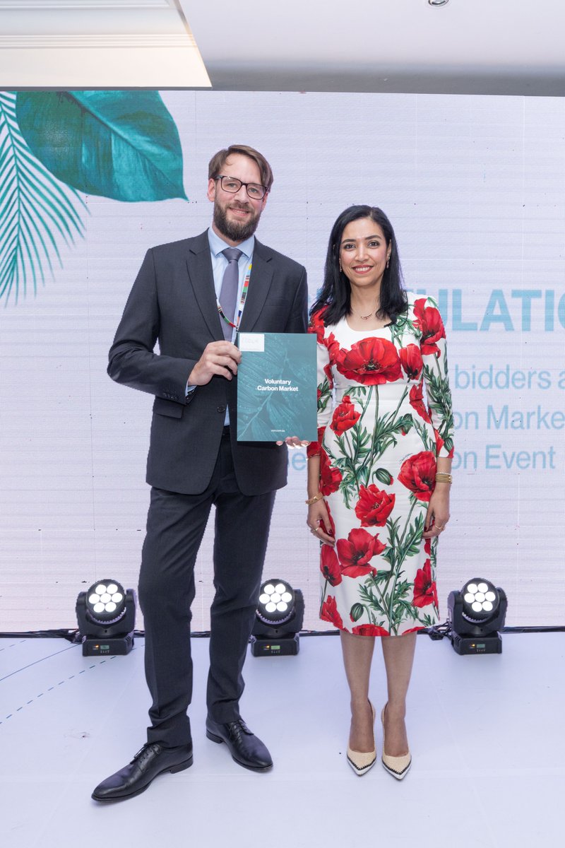 vcm_en's tweet photo. Breaking our previous record by a half million tonnes, #RVCMC yet again raised the bar in voluntary carbon credits auctions. Over 2.2 million tonnes of carbon credits were auctioned with Aramco , Saudi Electricity Company and ENOWA purchasing the largest number of carbon credits. https://t.co/Q2cFUXUDgp