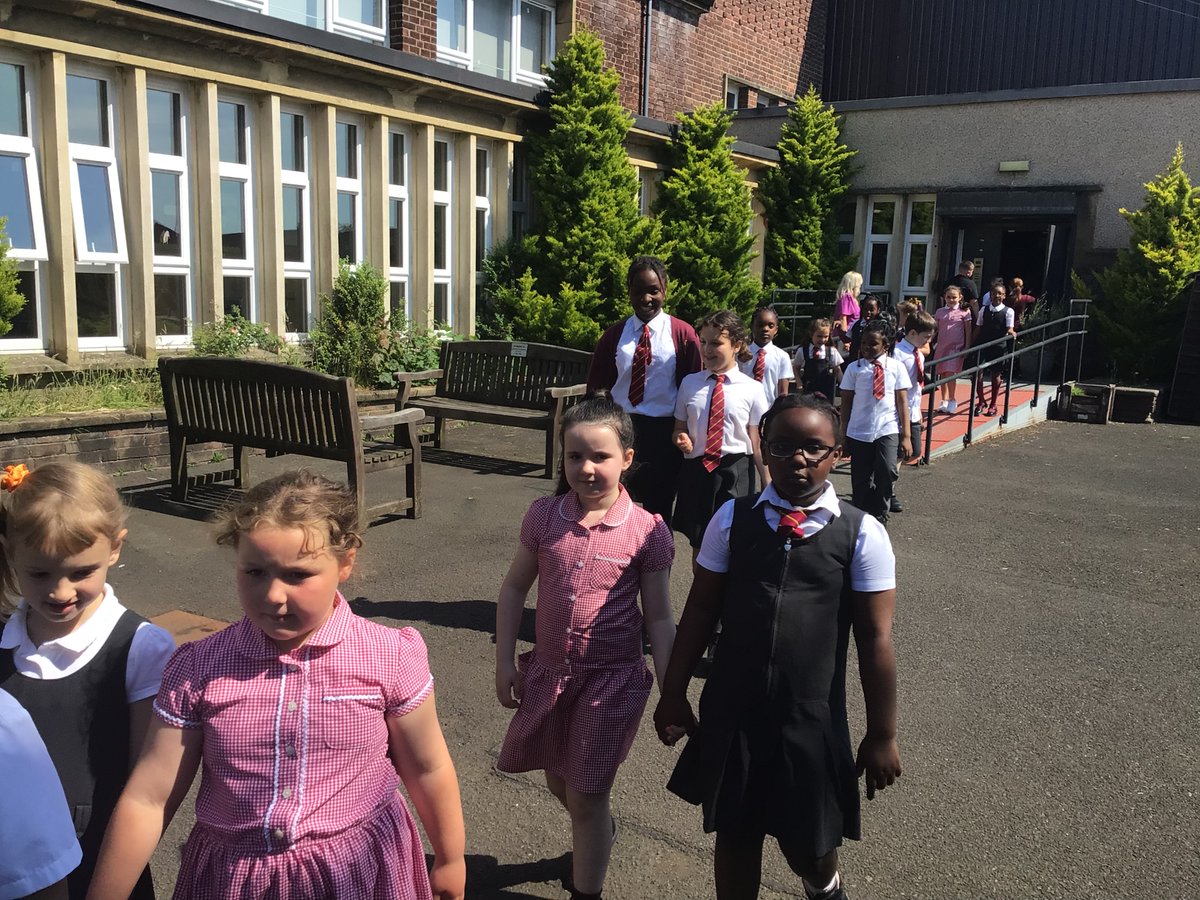 Our pupils in P1-P3 had a great time taking part in the Brake Kids Walk. They learned all about the importance of Road Safety and the benefits of walking. #kidswalk
