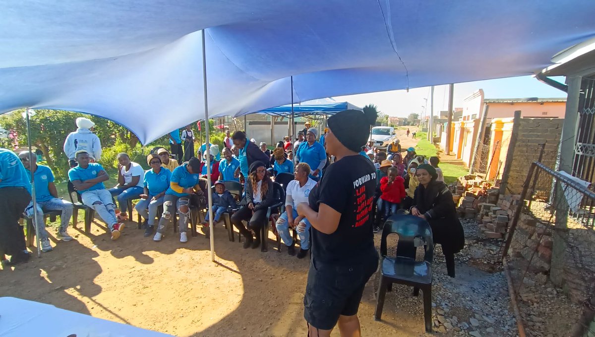 CryofXcluded's tweet image. In Gauteng we attended a youth event hosted by Sisonke Revolutionary Movement in Orange Farm. We call on South Africans to challenge government austerity and and advocate for more equitable and sustainable alternatives. 
#YearOfMassAction
#YouthDay2023 
#EndAusterityNow
#BIG